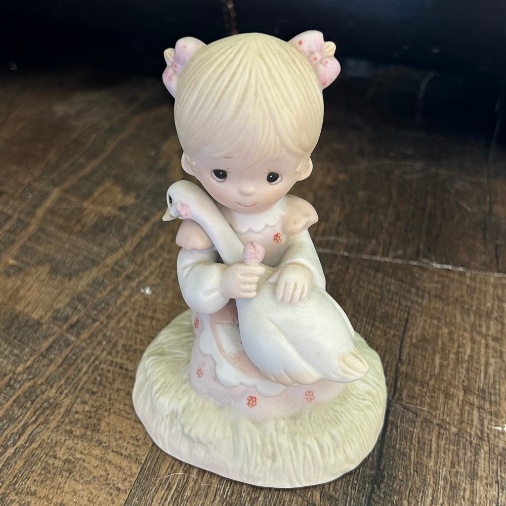 Precious Moments God Is Love Figurine Girl with Swan 1980 Jonathan & David